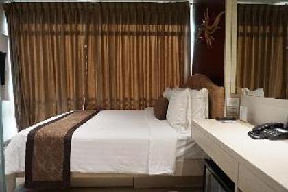 Grand Deluxe room at Sukhumvit 33 20sqm - image 2