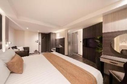 Grand Deluxe room at Sukhumvit 22 30sqm - image 2