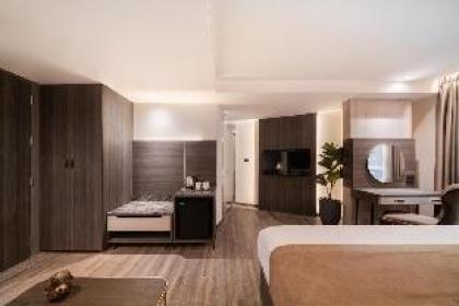 Grand Deluxe room at Sukhumvit 22 30sqm - image 5