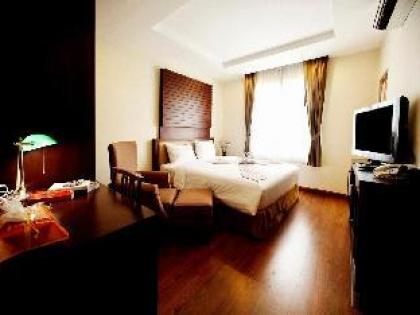 Superior room at Sukhumvit 2 27sqm - image 4