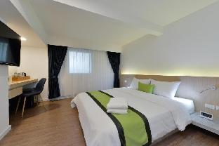 Superior room at Sukhumvit 19 20 sqm - image 3