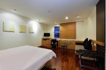 Deluxe room at Sukhumvit 19 24 sqm - image 4