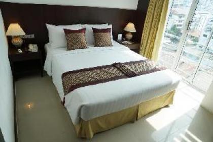 Standard Double room at Phethburi 13 22sqm - image 2