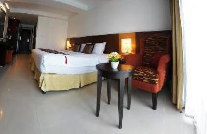 Deluxe Double room at Phethburi 13 32sqm - image 4