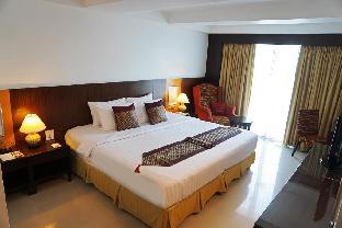 Deluxe Double room at Phethburi 13 32sqm - image 5