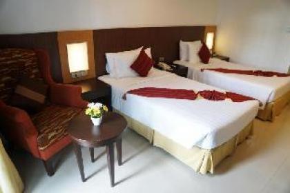 Deluxe Double room at Phethburi 13 32sqm - image 6