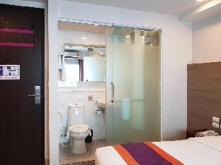 Deluxe room at Sukhumvit11 16sqm - image 3