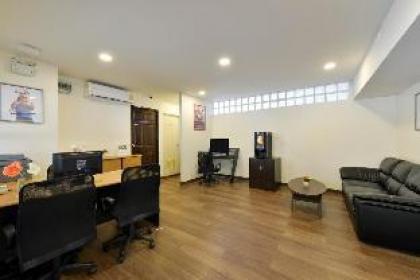 Standard Double Room at Sukhumvit 71 19sqm - image 9