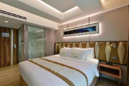 Deluxe Double Room at Sukhumvit 23sqm - image 2