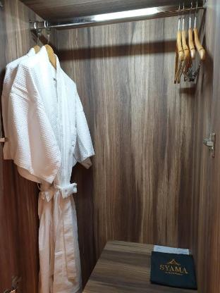 Deluxe Double Room at Sukhumvit 23sqm - image 3