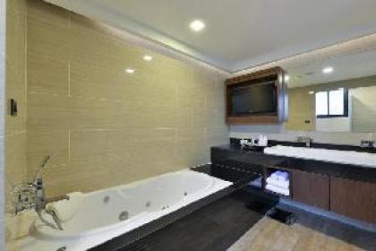 Premium 1 bedroom suite at Sukhumvit20 36sqm - image 12