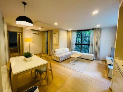 Cozy Spacious Garden-View Condo 500m BTS Thonglor - image 1