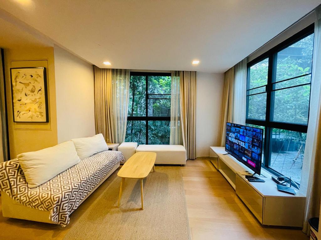 Cozy Spacious Garden-View Condo 500m BTS Thonglor - image 2