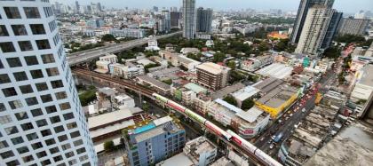 High-Rise condo near Sukhumvit Onnut BTS - image 19