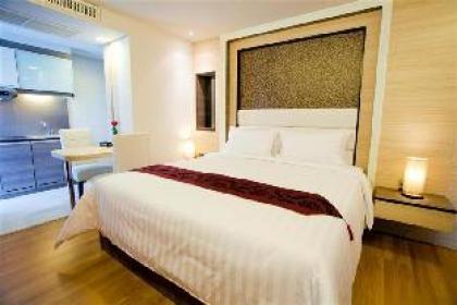 Grand Deluxe room at Sukhumvit 20 30sqm - image 2