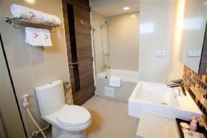 Deluxe room at Sukhumvit 20 25sqm - image 7