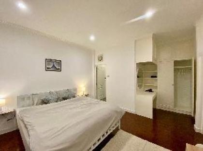 Bed and breakfast at Ploenchit /Pet friendly - image 10