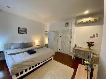 Bed and breakfast at Ploenchit /Pet friendly - image 15