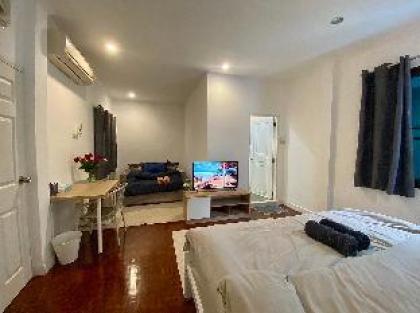 Bed and breakfast at Ploenchit /Pet friendly - image 16