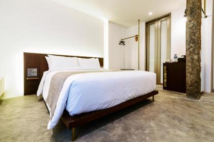 Superior Double Room 18sqm Central Bangkok - image 1