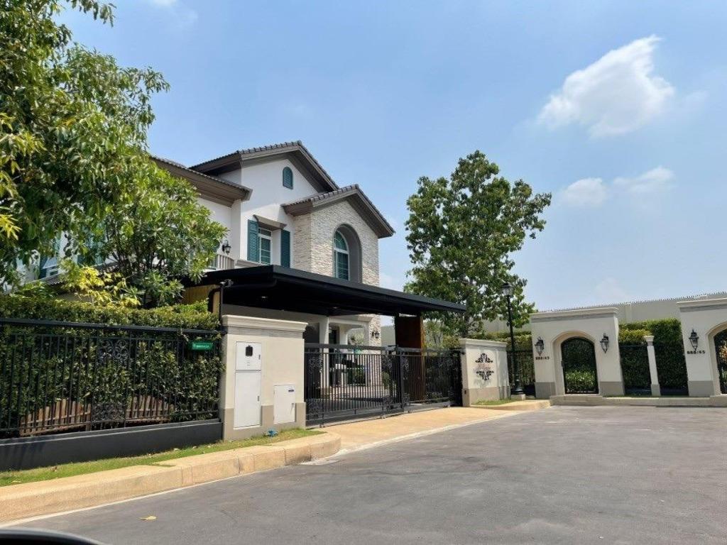 The Bloomsbury Private Luxury Big House in Bangkok - main image