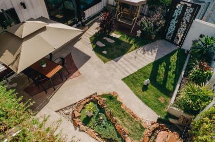 Beautiful courtyard with two bedrooms two bathroom - image 9