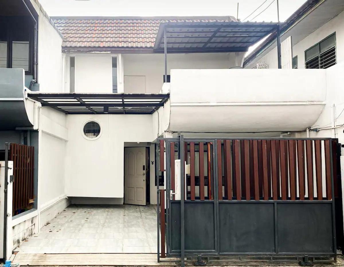 3BR entire house next to Skytrain(BTS) and Subway(MRT) Chatuchak - main image