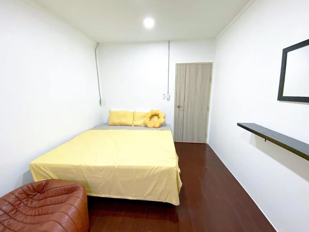 3BR entire house next to Skytrain(BTS) and Subway(MRT) Chatuchak - image 2