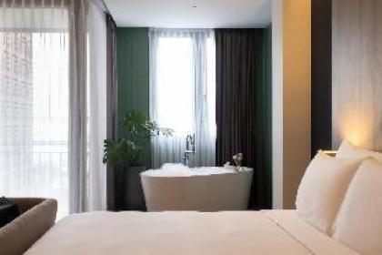 Superior Corner Room 32sqm - Chao Phraya River - image 3