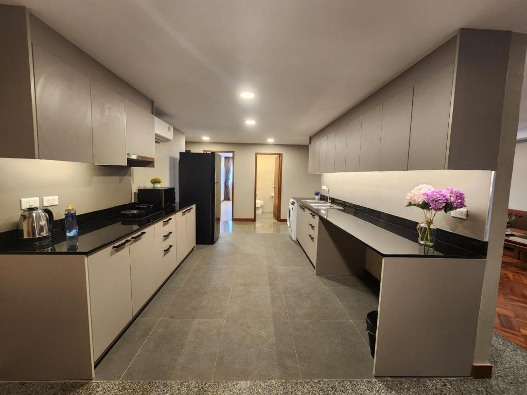 Three bedrooms Apartment 150 sqm - Thonglor - image 6