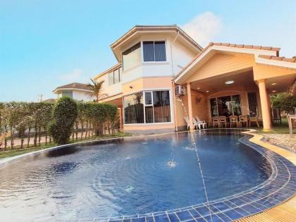 Five bedroom pool villa 