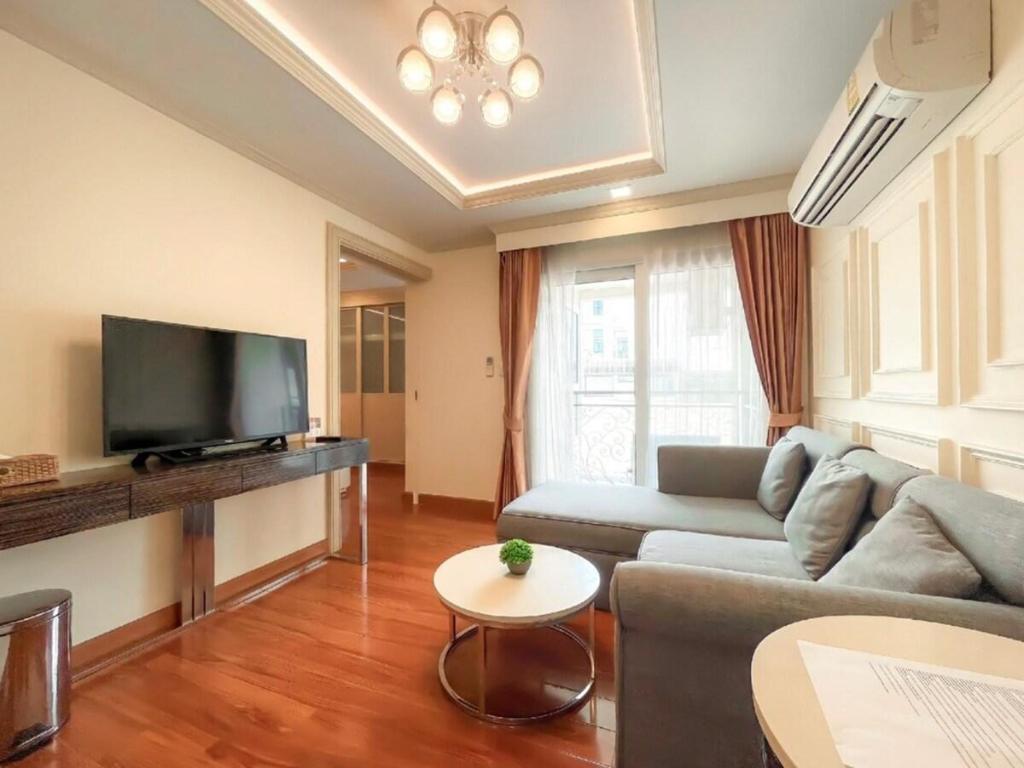 Premier one bedroom suite 40sqm - central area - image 2